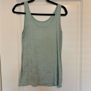 2 Women's Sleeveless Tops